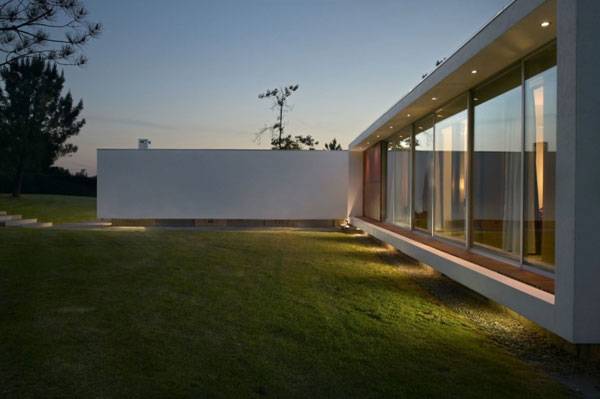 частный дом Casa Cerveira с бассейном по проекту deMM Architectura