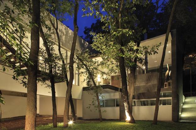 загородный гармоничный дом Torres House по проекту GLR Arquitectos