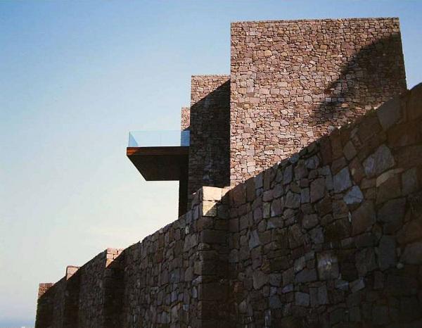 дом из камня по проекту Рамона Эстева