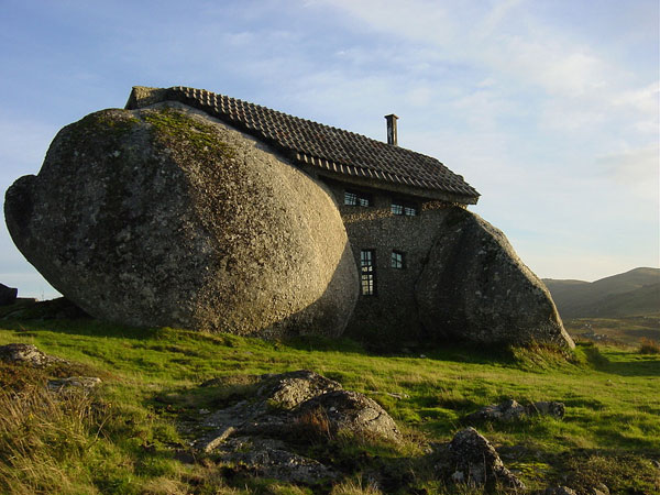 Дом из камня