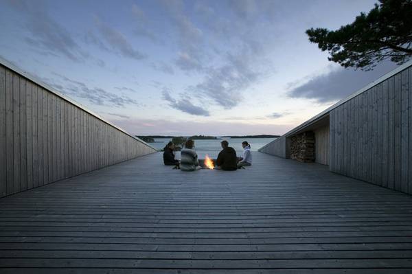 фото финского дома на озере в Наантали