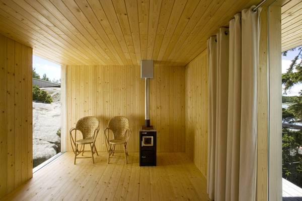 деревянный финский дом на озере в Наантали