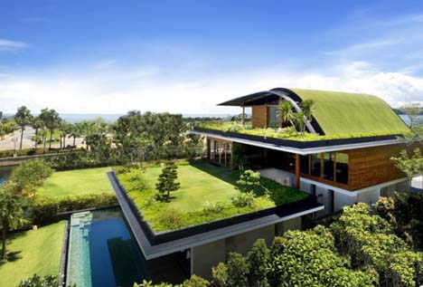 Дом с многоуровневым озеленением фасада фото 1