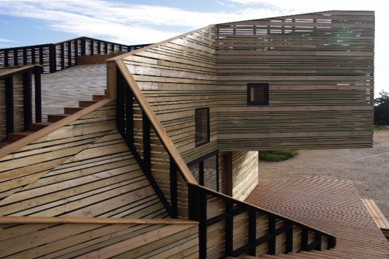 деревянный дом крепость по проекту José Ulloa Davet